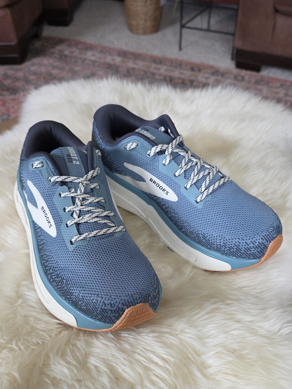 Gorgeous NWOT Brooks Ghost Max 2 Women's Size 7.5 Running Sneakers 💙🏃‍♀️🤍👟